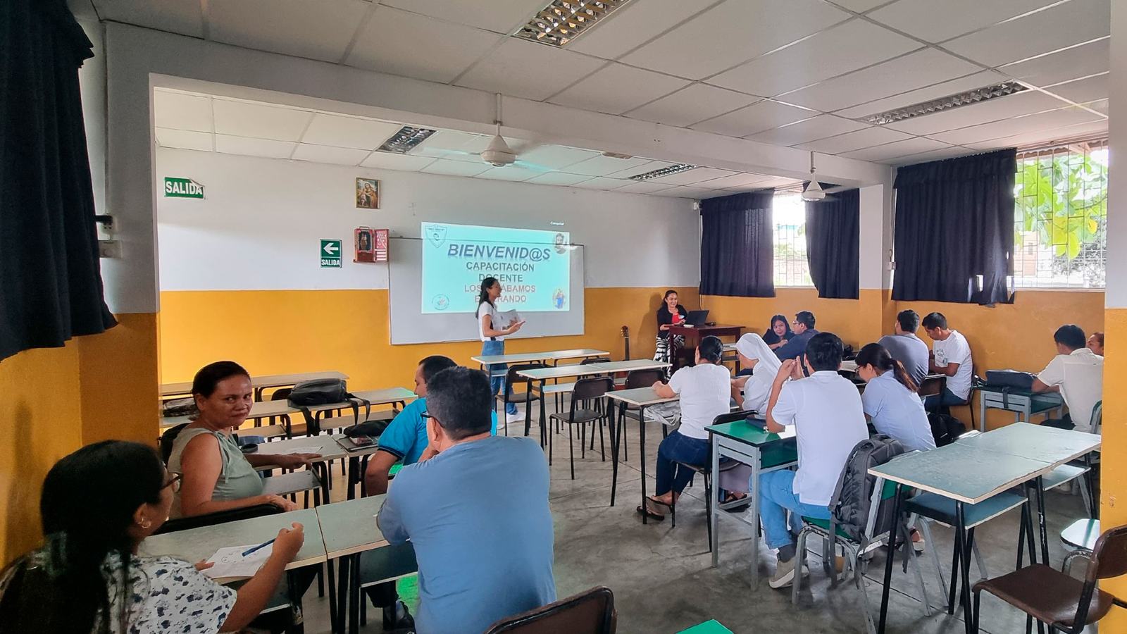 Docentes y familias en el aula